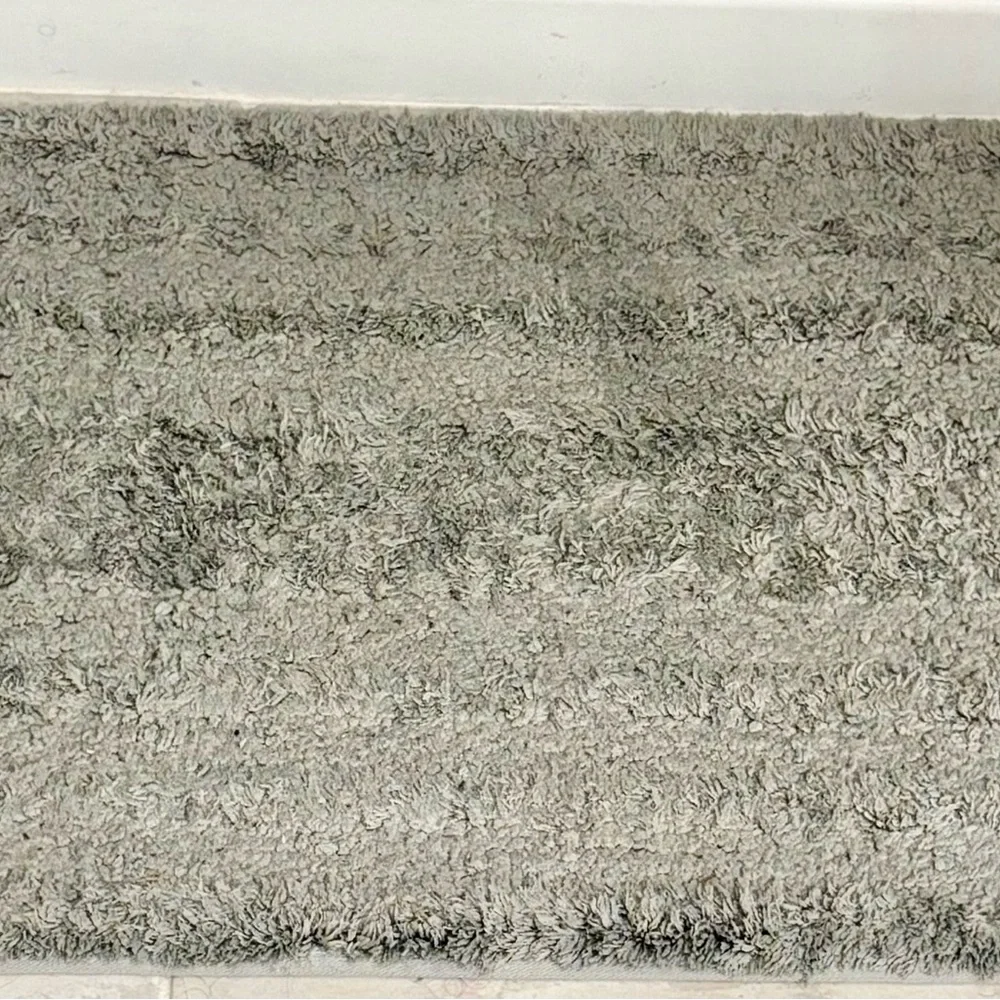 Tommy Hilfiger Plush Light Gray Bath Mat